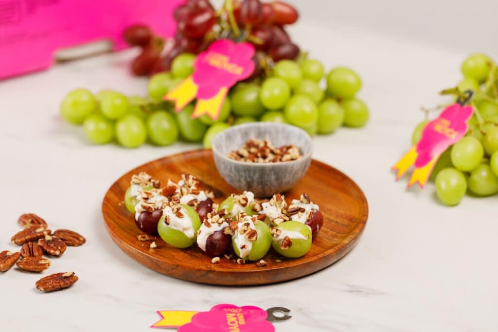 Uvas rellenas de gorgonzola y nueces